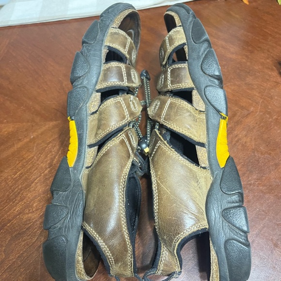 Keen leather waterproof slip on hiking sandals - Picture 5 of 8